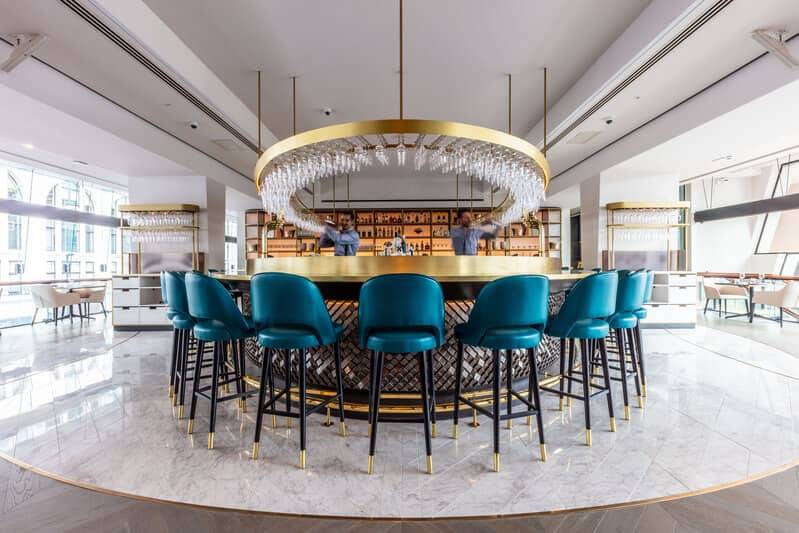Hospitality bar with a seamless acoustic plaster ceiling